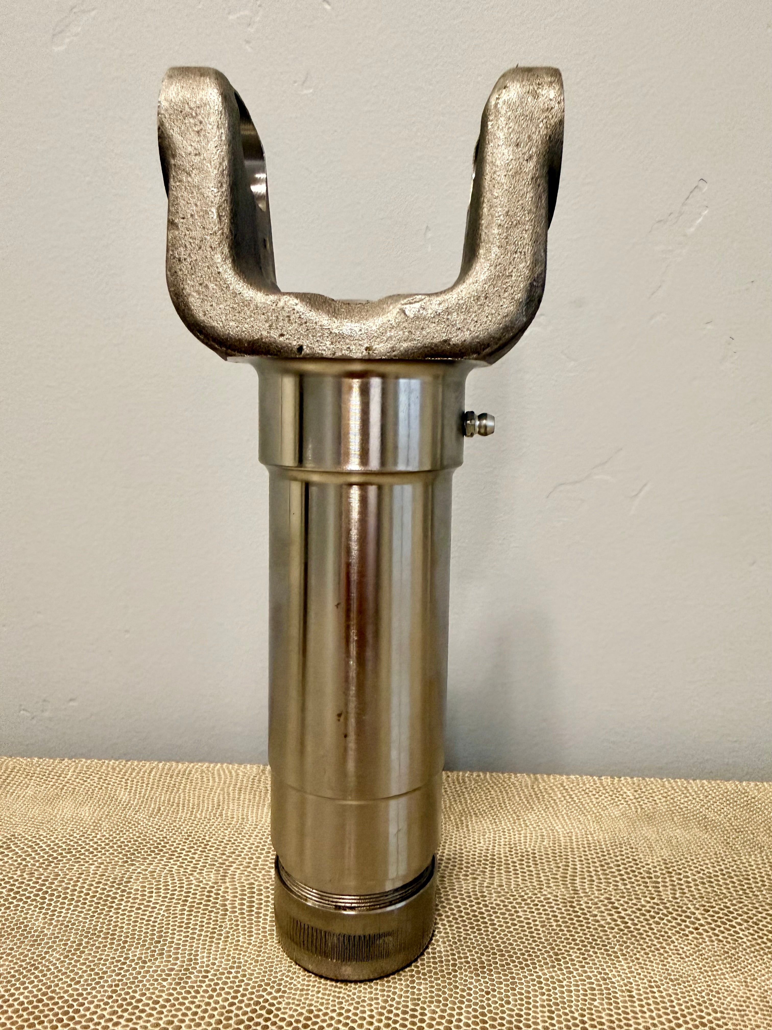 Slip Yoke 1350 1.5-16, High Angle, Forged